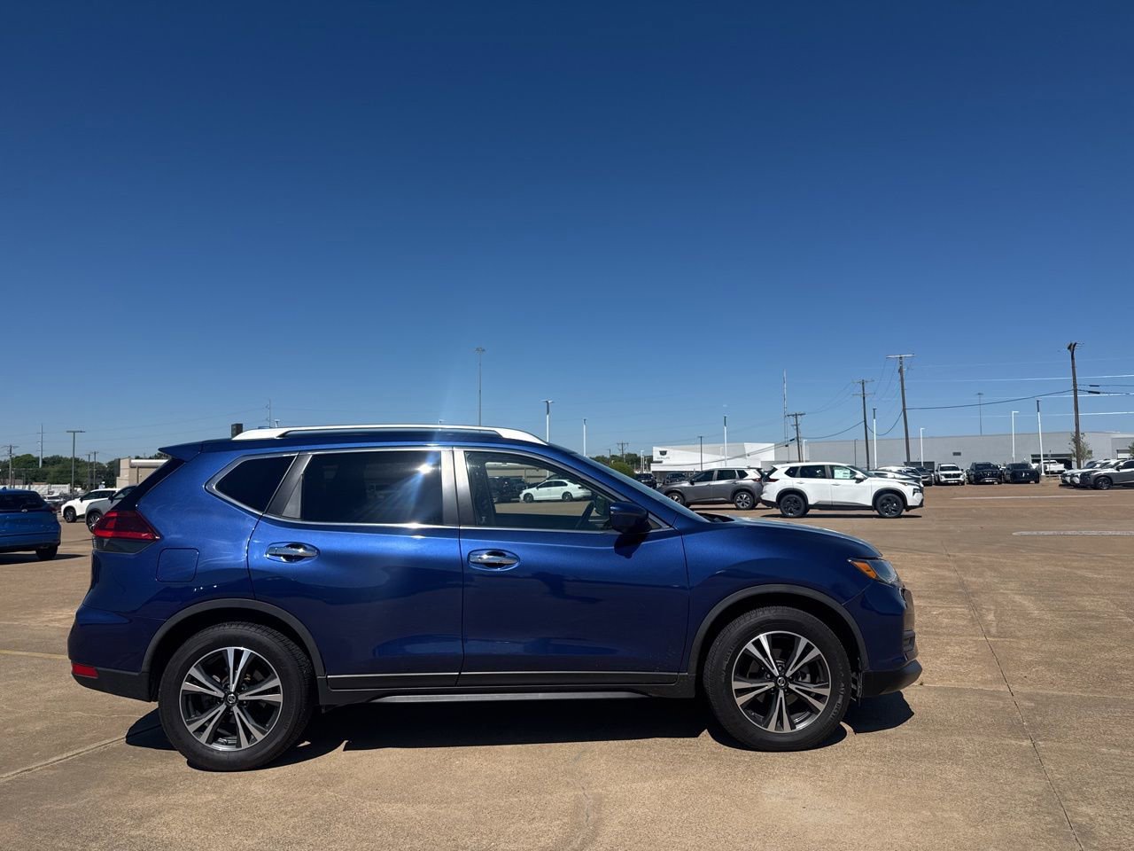 Used 2020 Nissan Rogue SV w/ Premium Package image 26