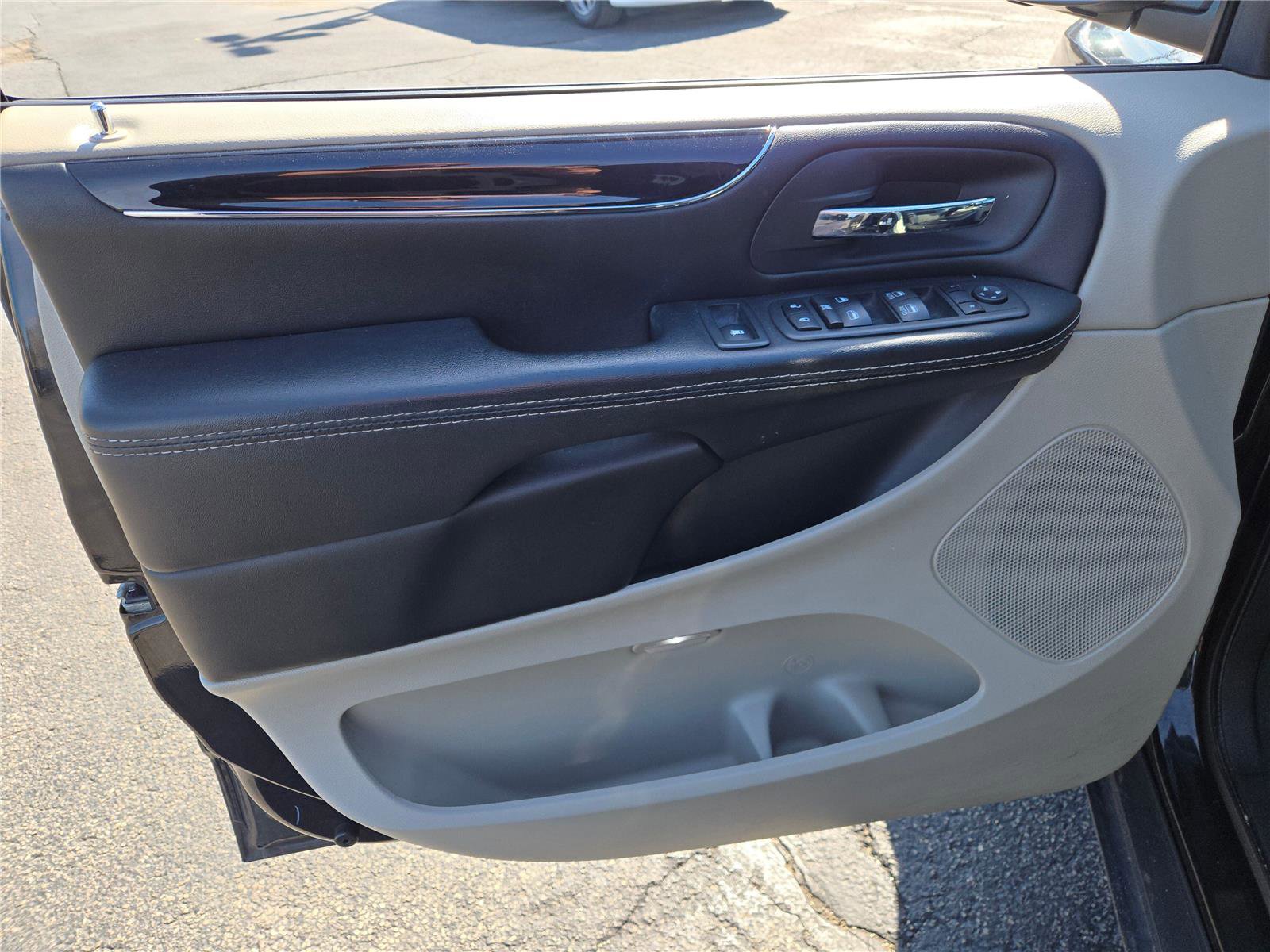Certified 2019 Dodge Grand Caravan SXT image 23
