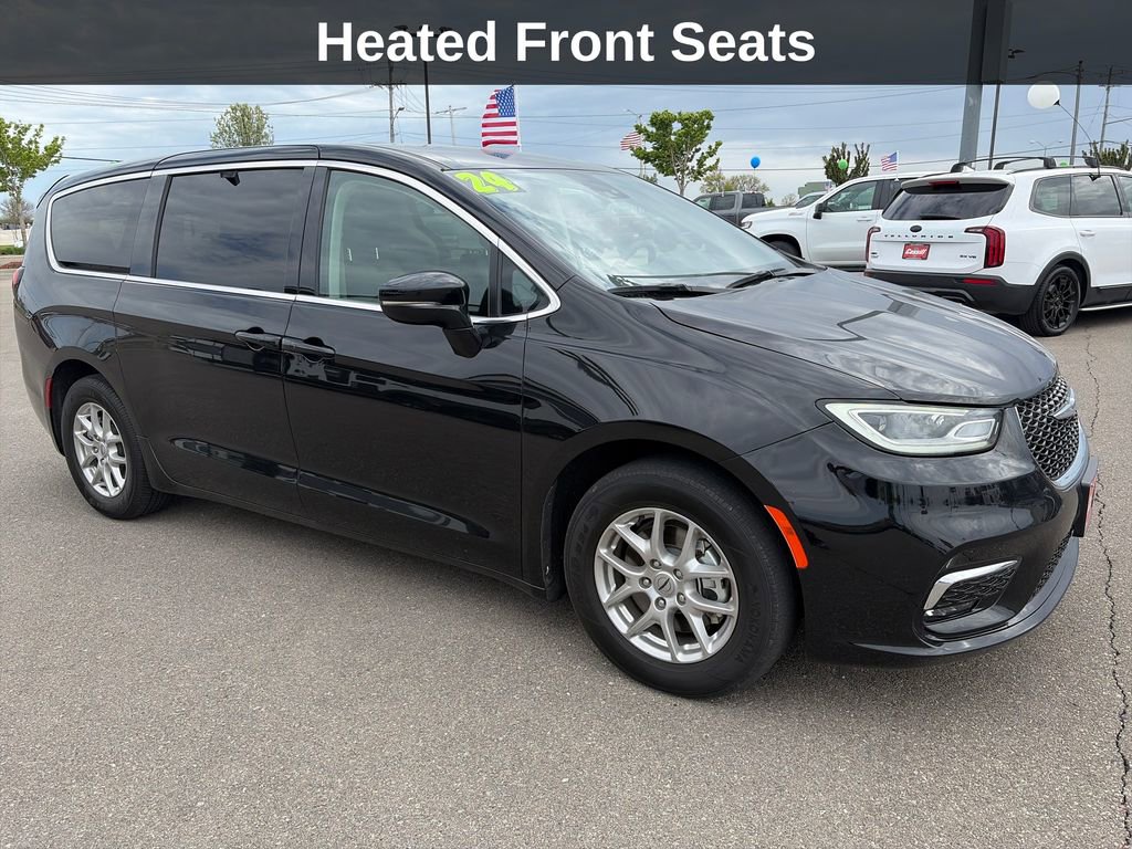 Used 2024 Chrysler Pacifica Touring-L FWD image 9
