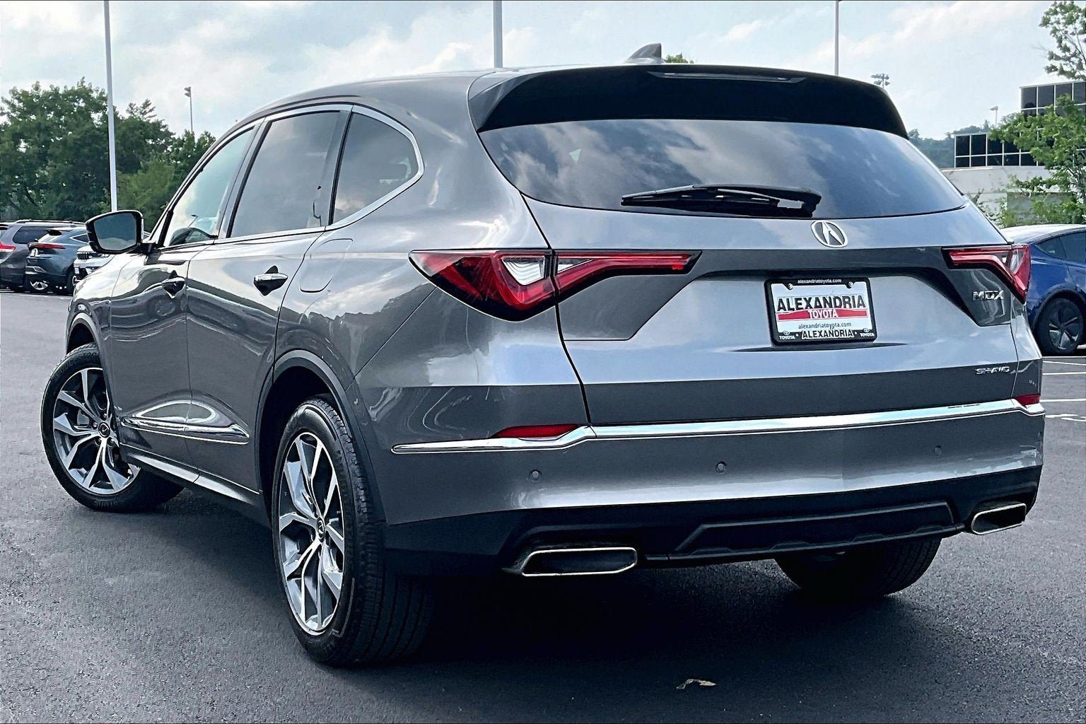 Used 2023 Acura MDX SH-AWD w/ Technology Package image 11