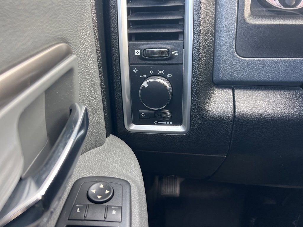 Used 2018 RAM 1500 Classic SLT image 21