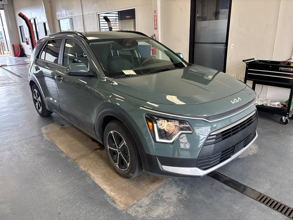 Used 2023 Kia Niro EX w/ EX Cold Weather Package FWD image 1
