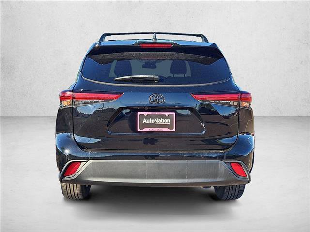 Used 2022 Toyota Highlander L FWD image 6