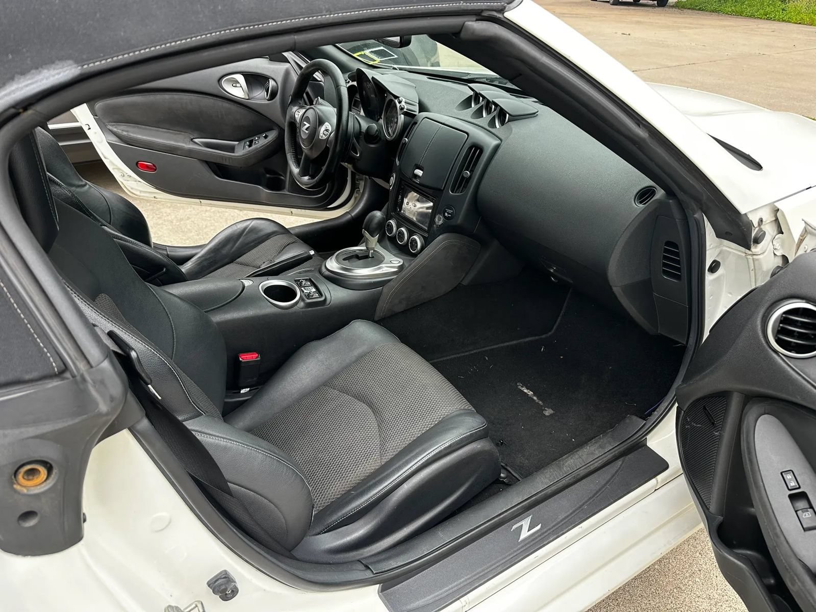Used 2014 Nissan 370Z Touring RWD image 29