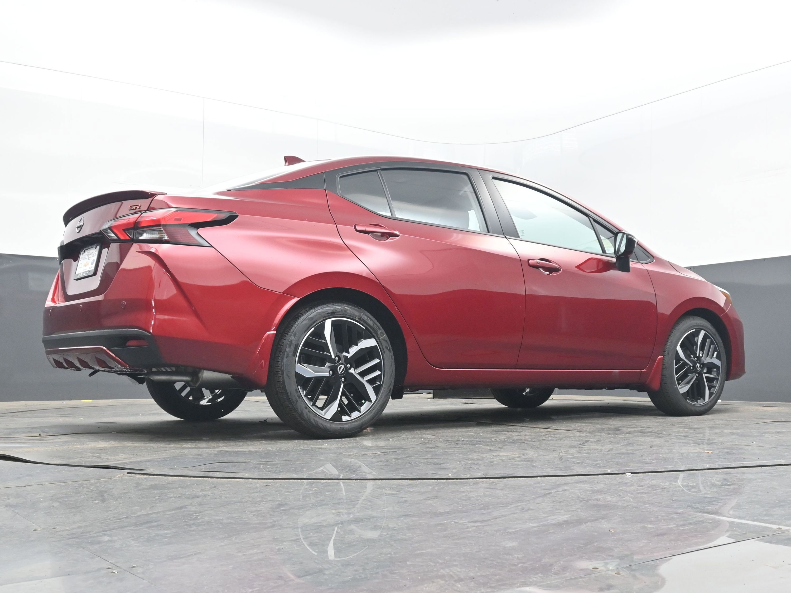 New 2025 Nissan Versa SR w/ Trunk Package image 27