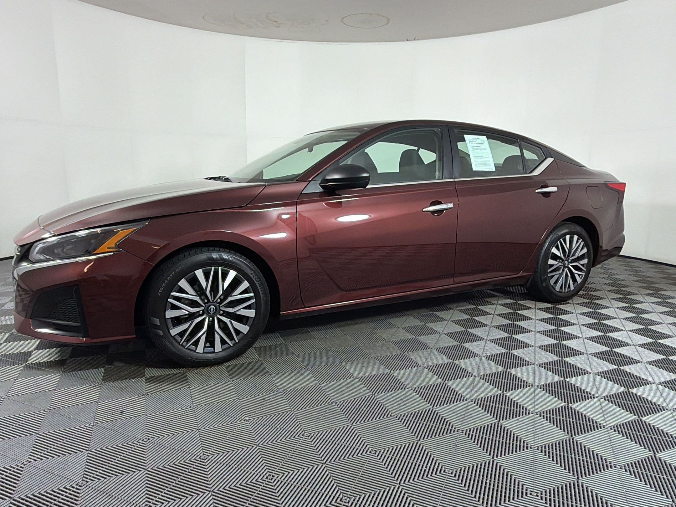 Used 2024 Nissan Altima 2.5 SV FWD image 19