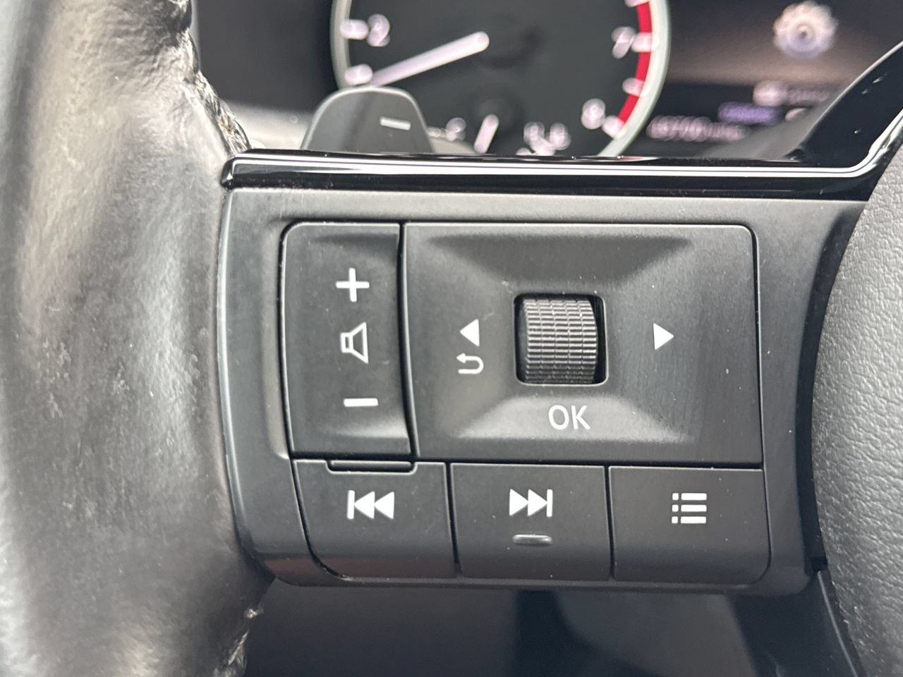 Used 2021 Nissan Rogue S FWD image 27