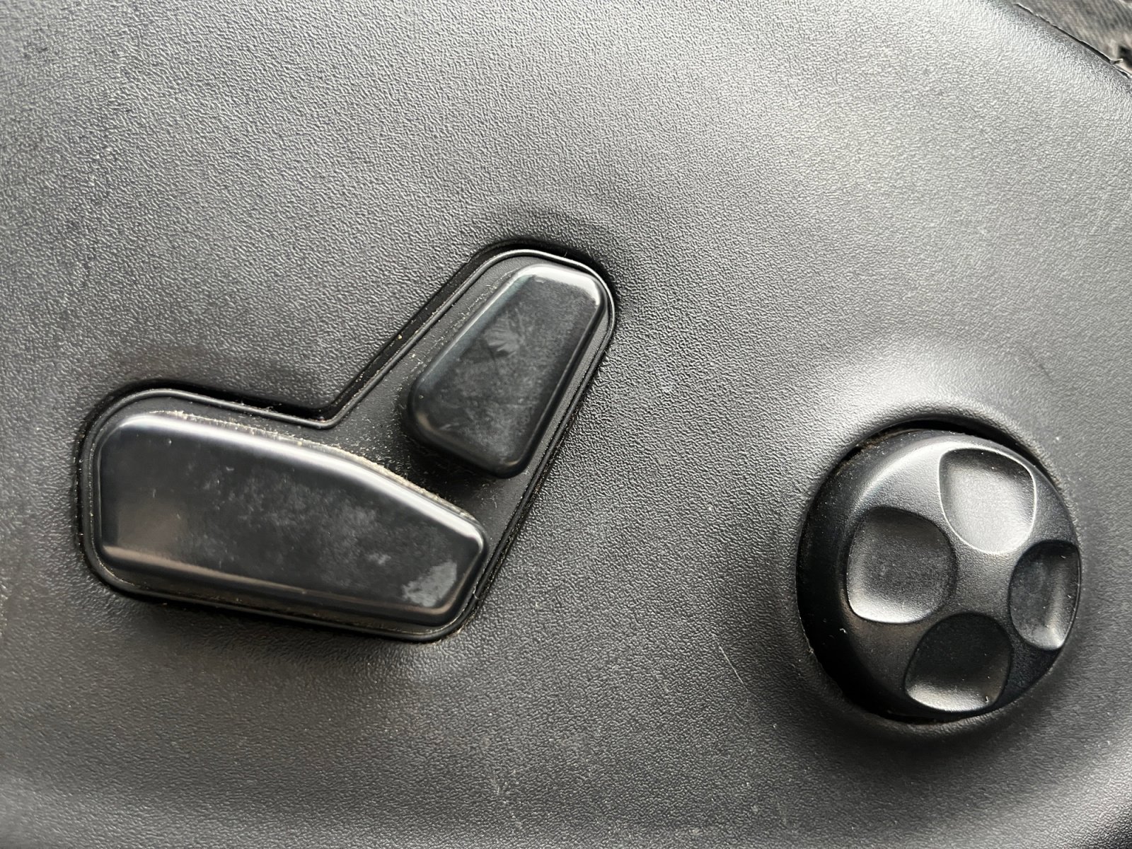 Used 2016 Jeep Cherokee Trailhawk w/ Comfort/Convenience Group image 15