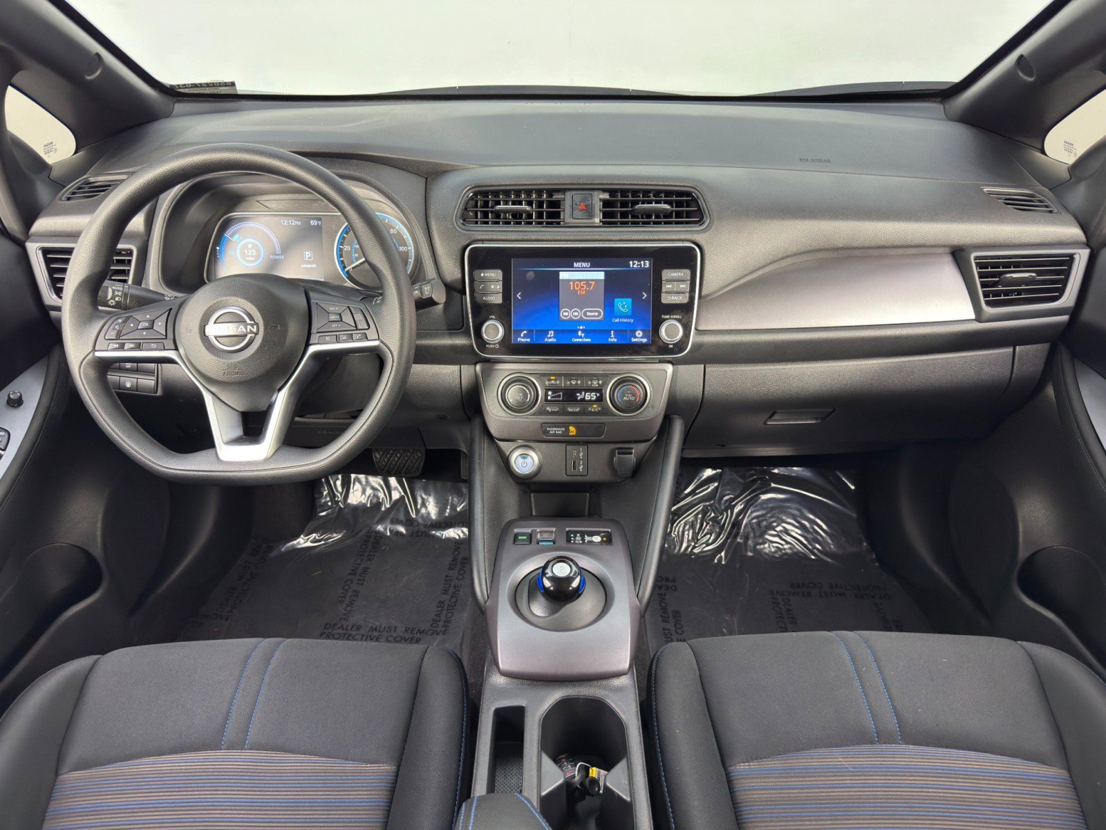 Used 2025 Nissan Leaf S image 11