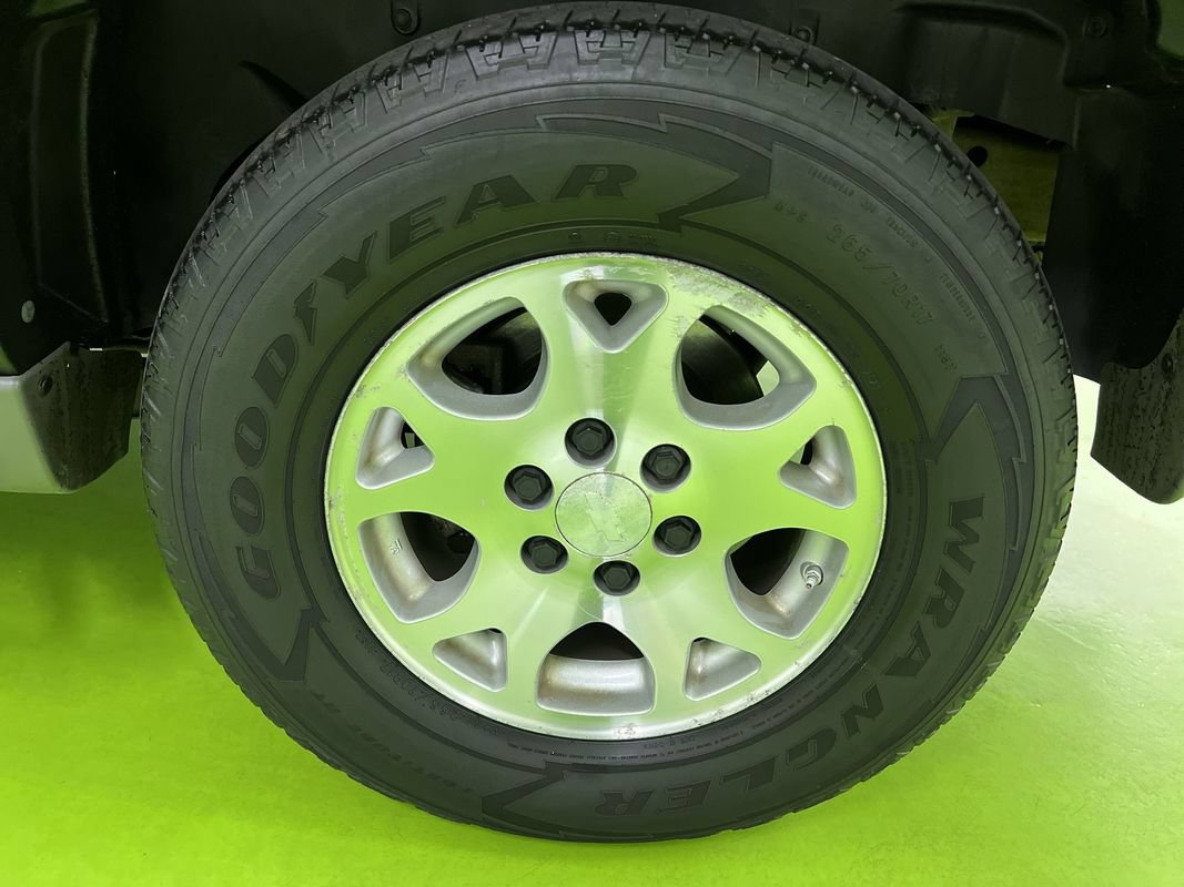 Used 2004 Chevrolet Tahoe Z71 w/ Z71 Preferred Equipment Group AWD/4WD image 16