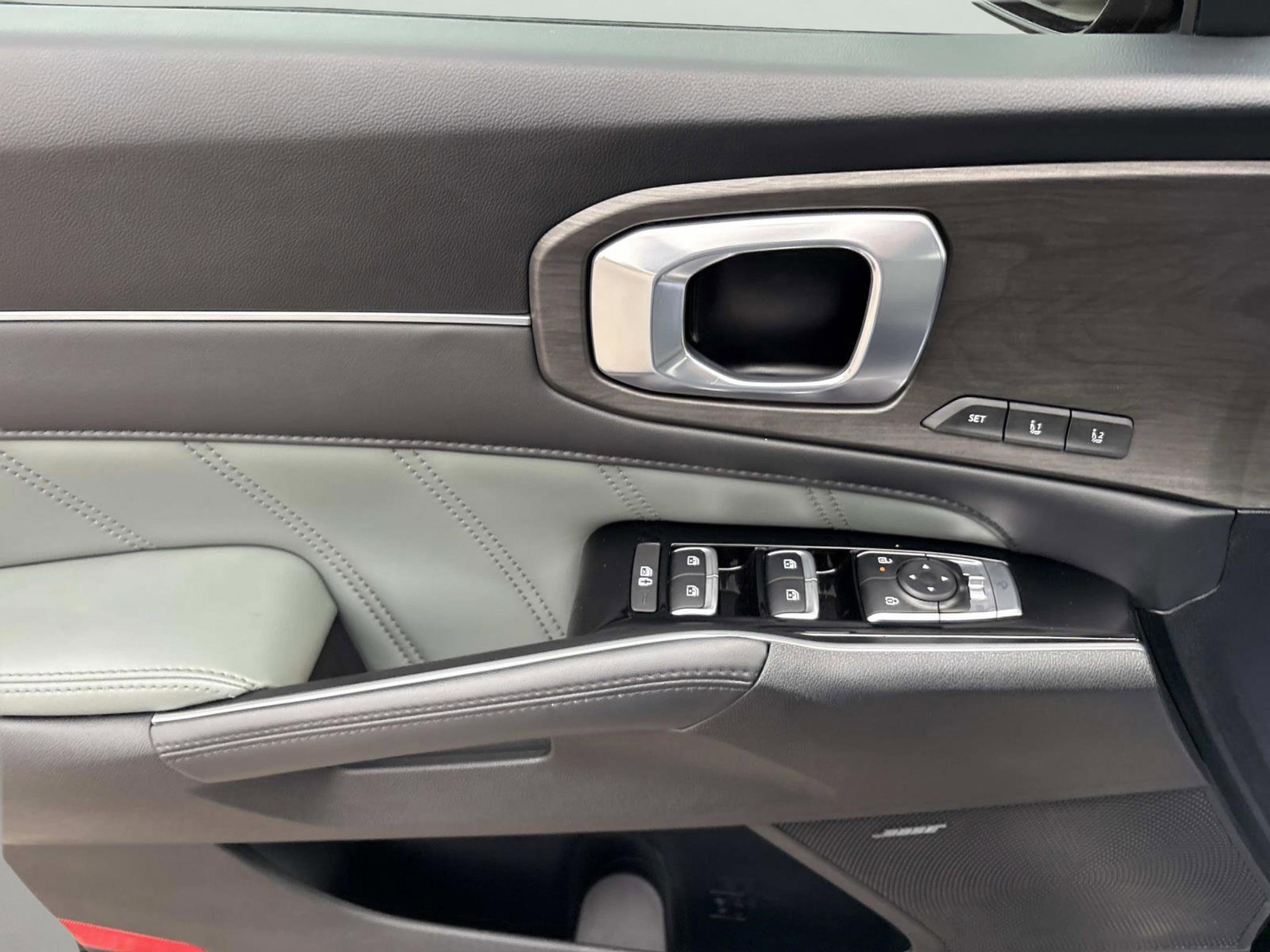 Used 2025 Kia Sorento SX Prestige w/ Sage Leather Package image 18