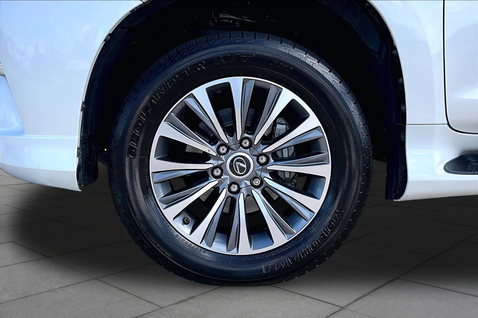Used 2023 Lexus GX 460 Luxury w/ Accessory Package AWD/4WD image 11