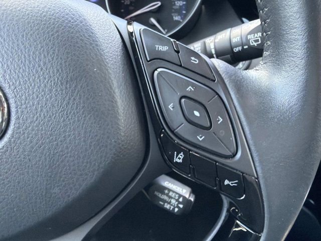 Used 2021 Toyota C-HR XLE image 23