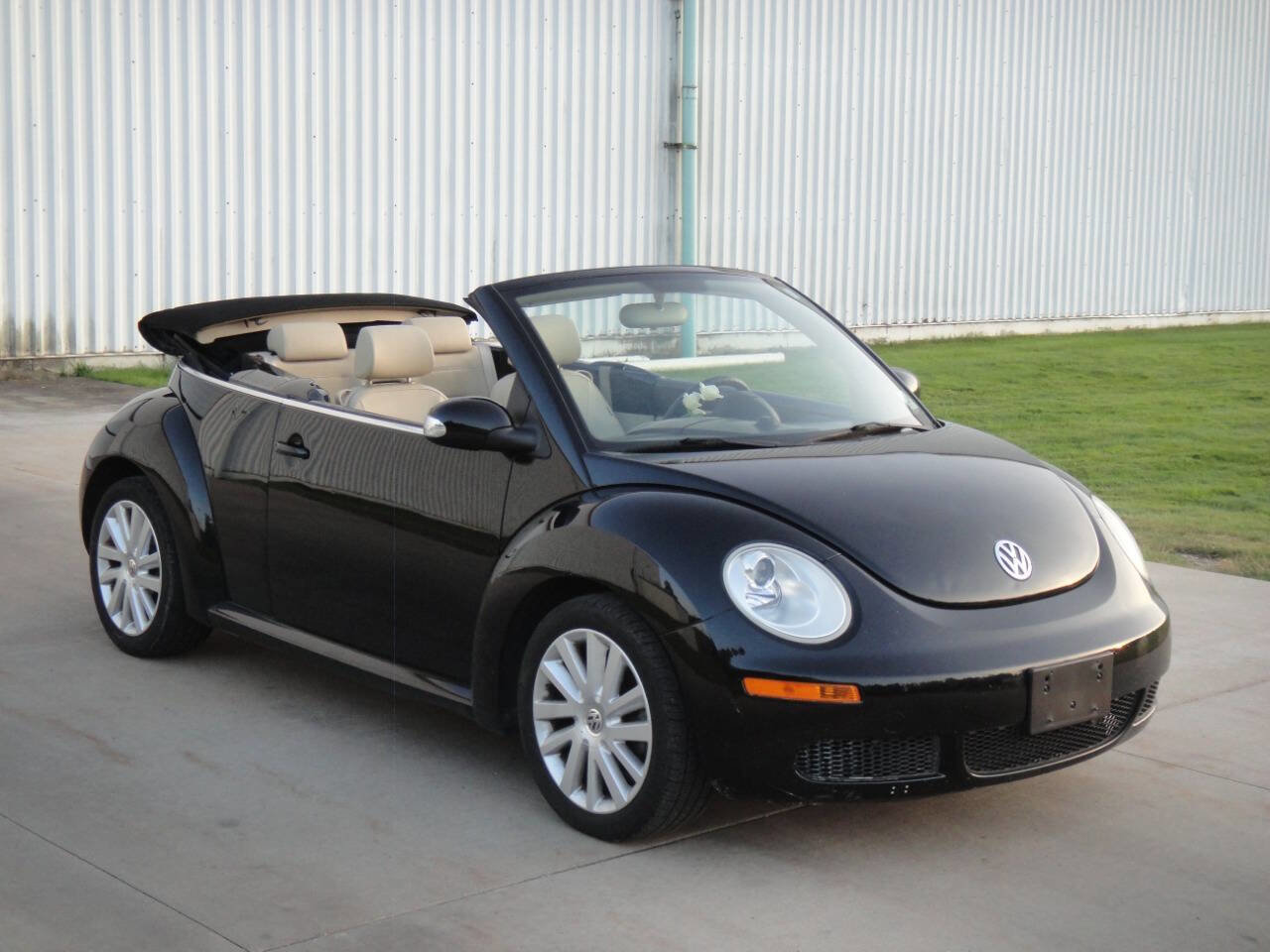 Used 2008 Volkswagen Beetle SE image 4