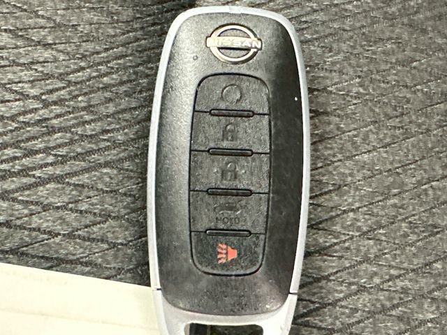 Used 2025 Nissan Rogue SV AWD/4WD image 17