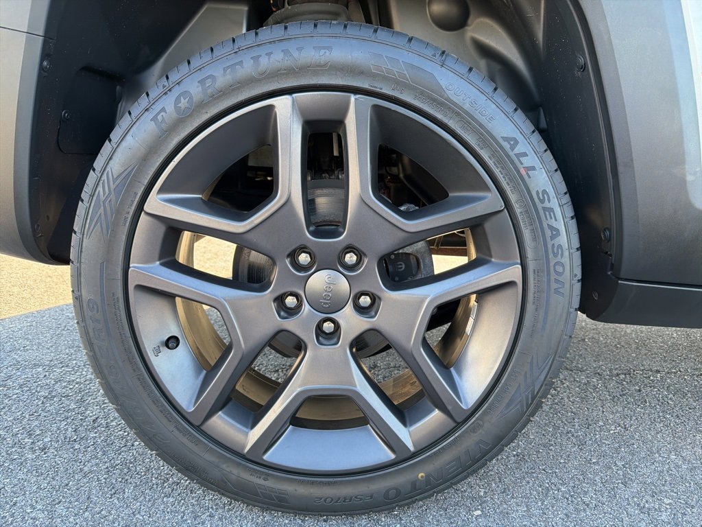 Used 2021 Jeep Renegade Latitude w/ Sun & Sound Group image 13