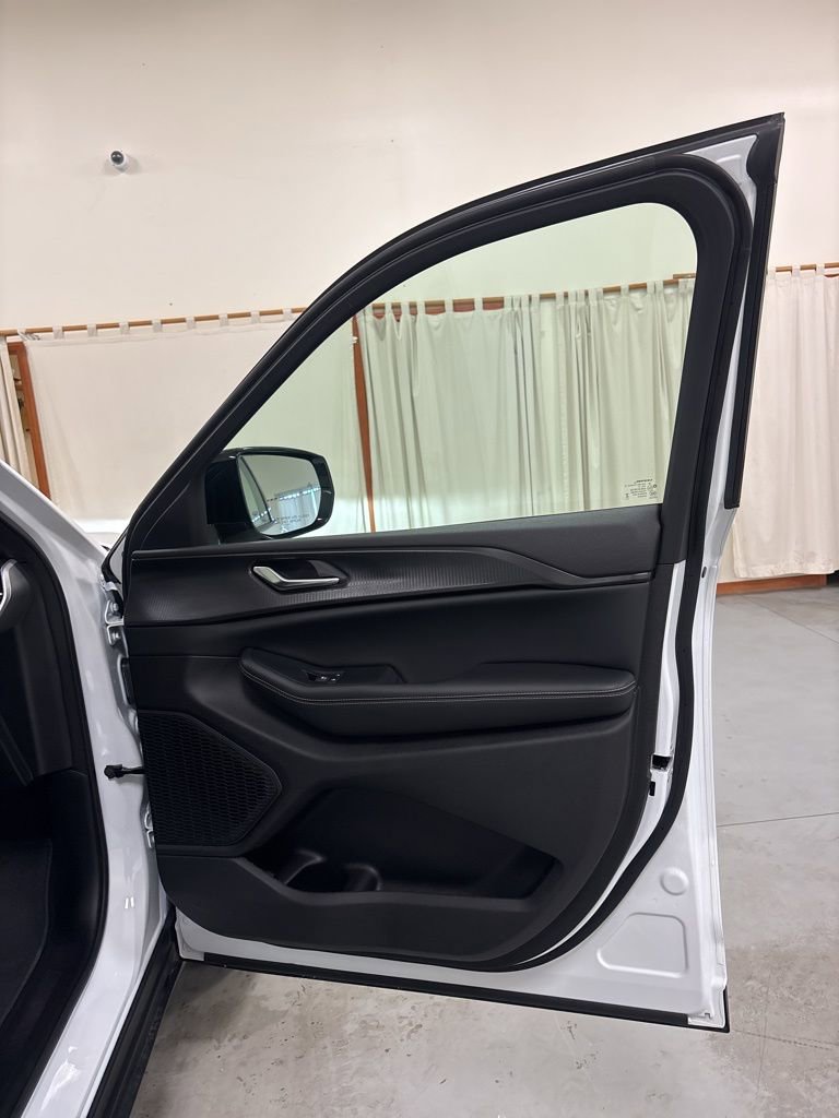 Used 2024 Jeep Grand Cherokee L Laredo image 30