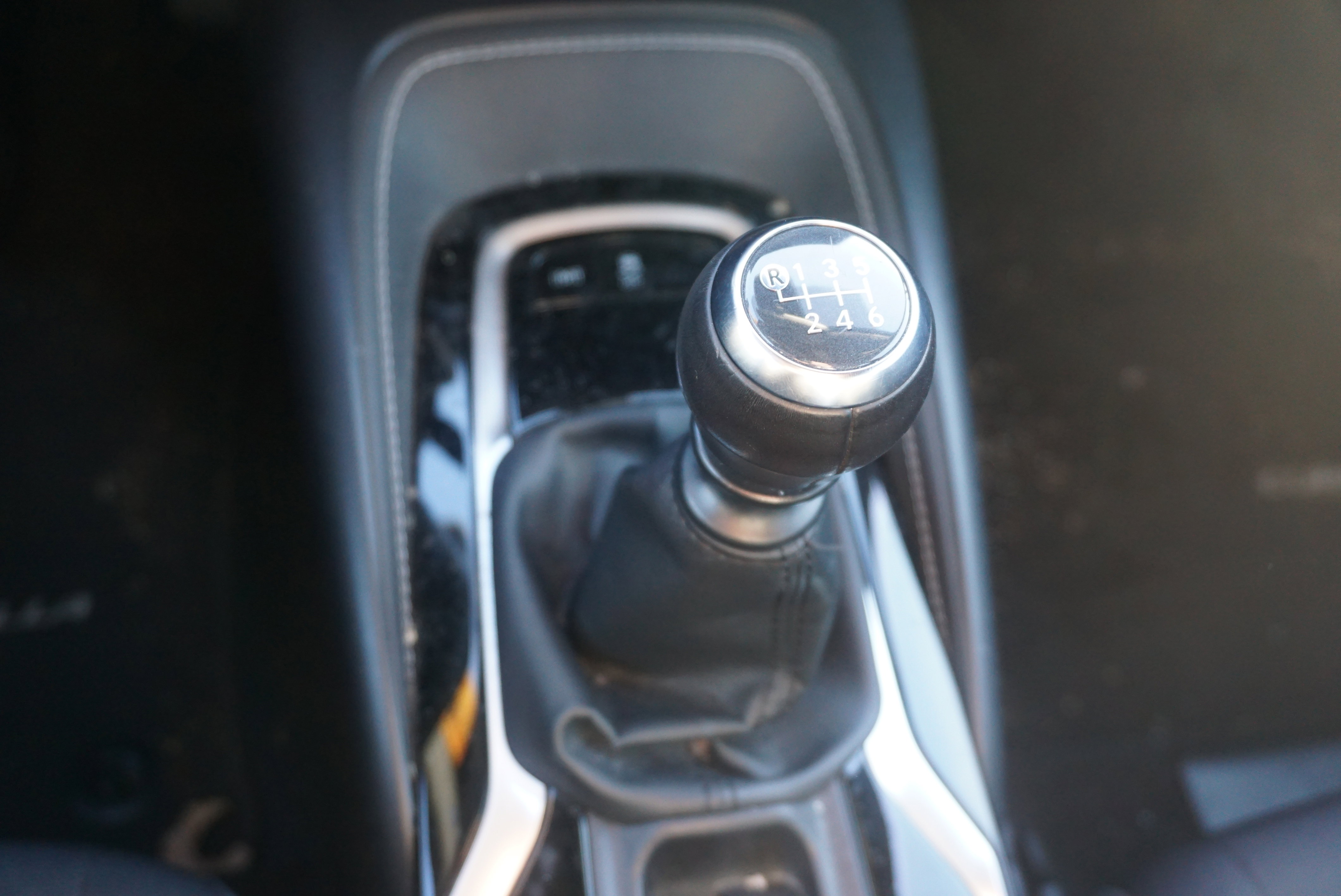 Used 2019 Toyota Corolla SE w/ Carpet Mat Package image 10