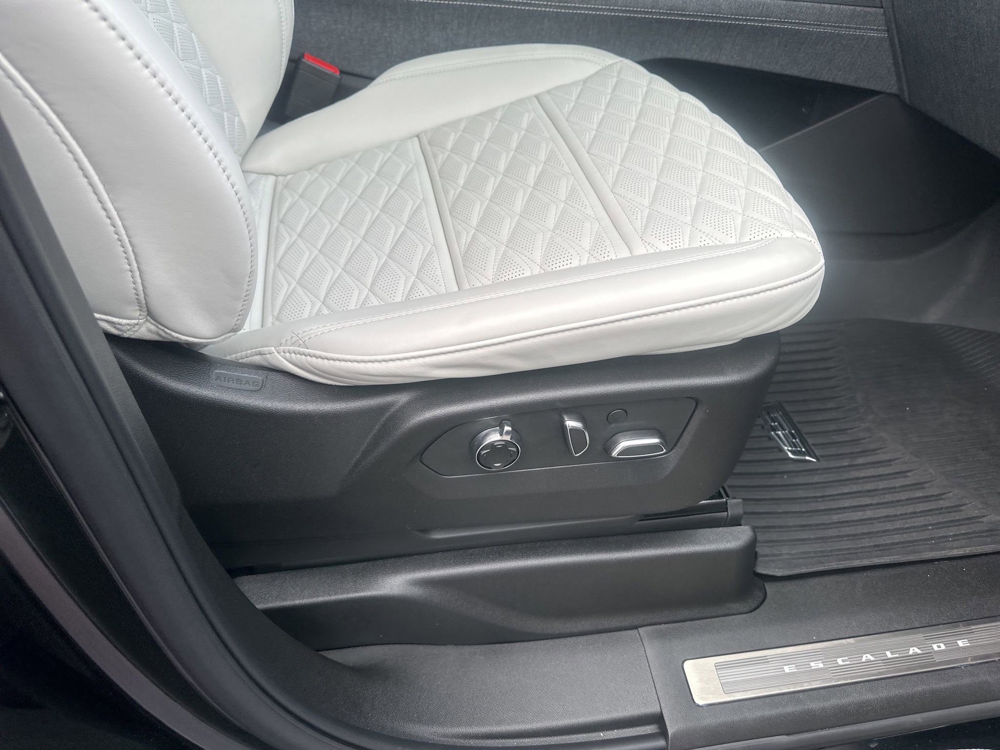 Used 2026 Cadillac Escalade Platinum Sport w/ LPO, ONYX Package image 28