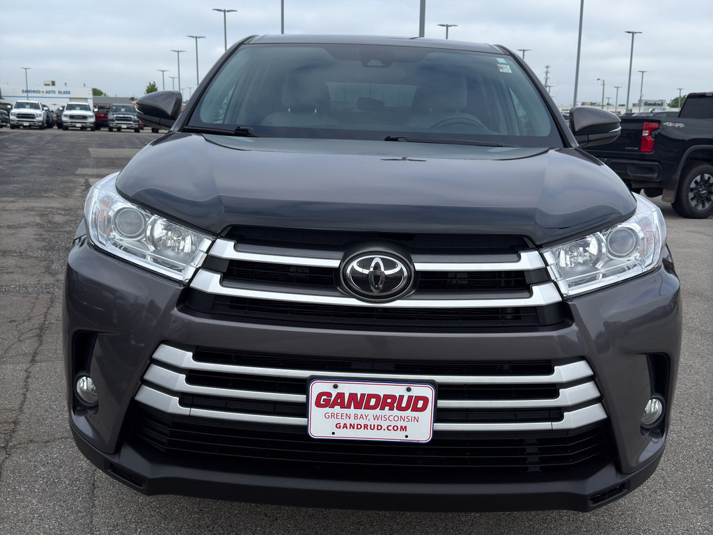 Used 2019 Toyota Highlander Plus AWD/4WD image 3