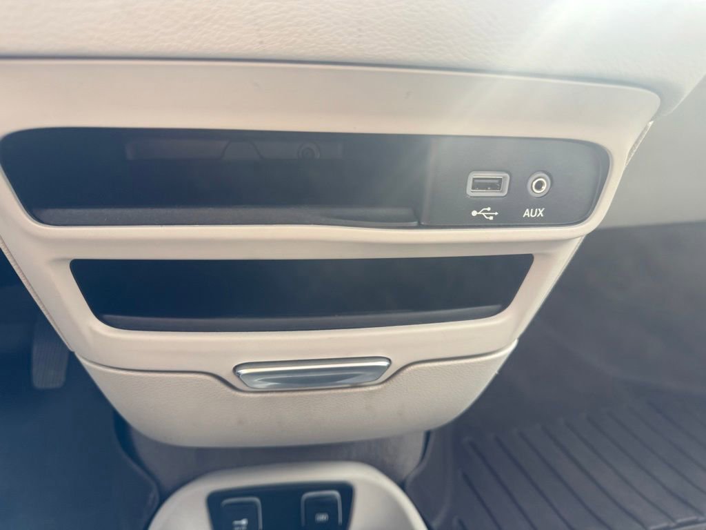 Used 2018 Chrysler Pacifica Touring-L image 24