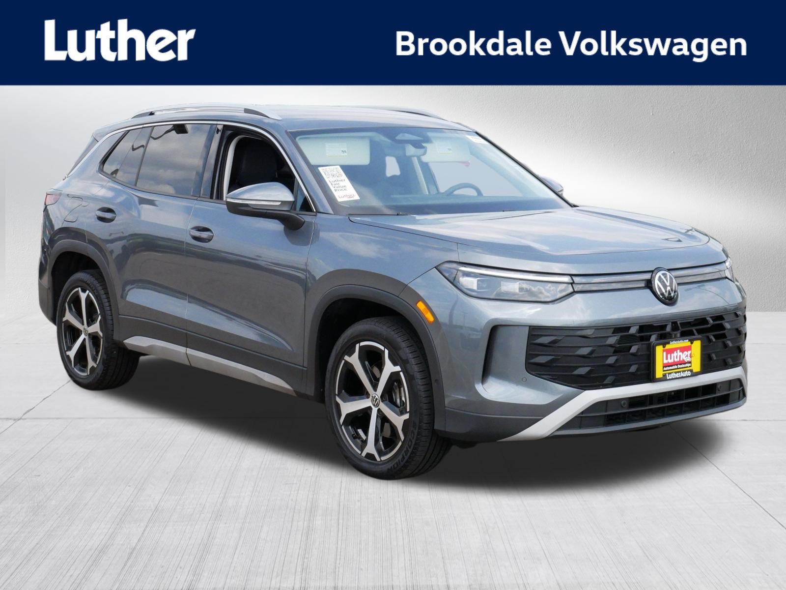 Certified 2025 Volkswagen Tiguan SE AWD/4WD image 1