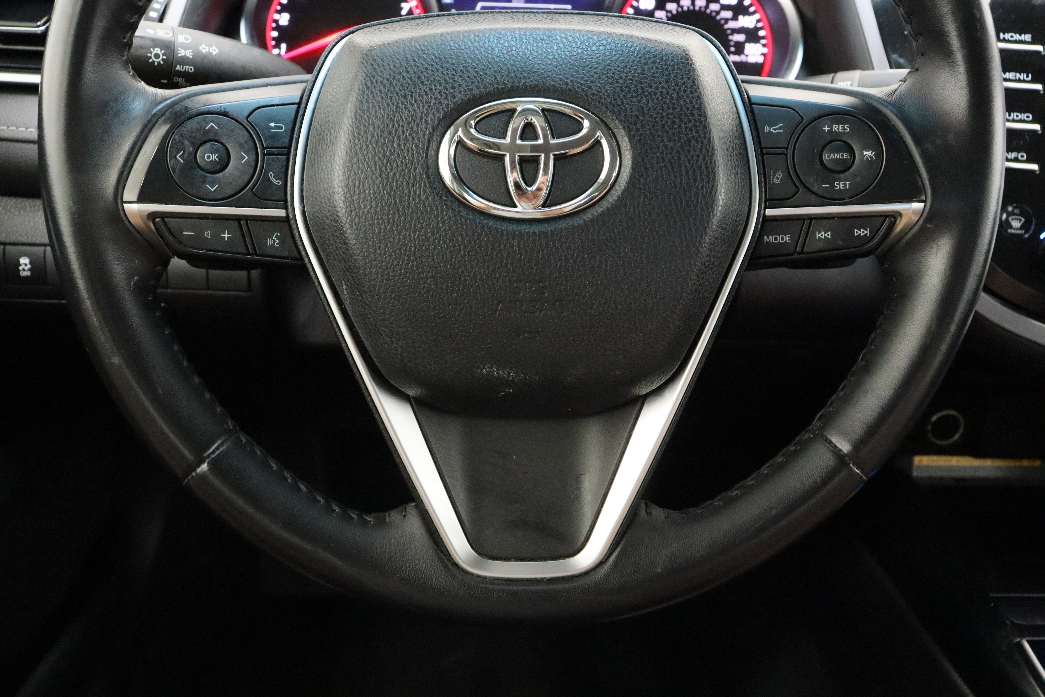 Used 2018 Toyota Camry XSE image 25