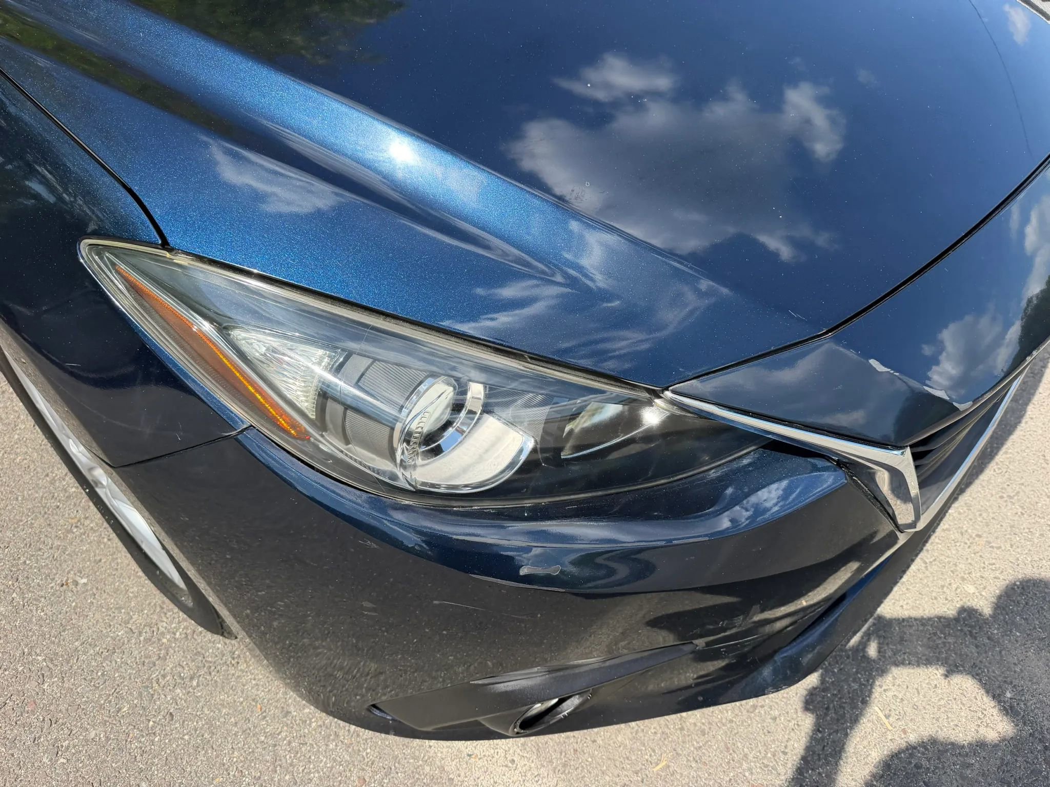 Used 2014 MAZDA MAZDA3 i Touring w/ Technology Package FWD image 4