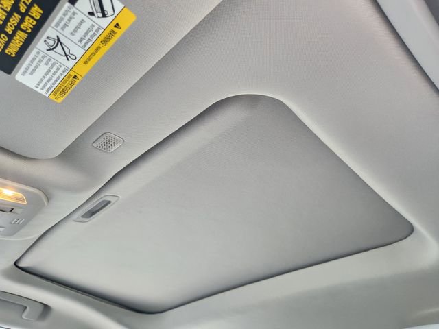 Used 2022 Toyota Highlander XLE FWD image 19