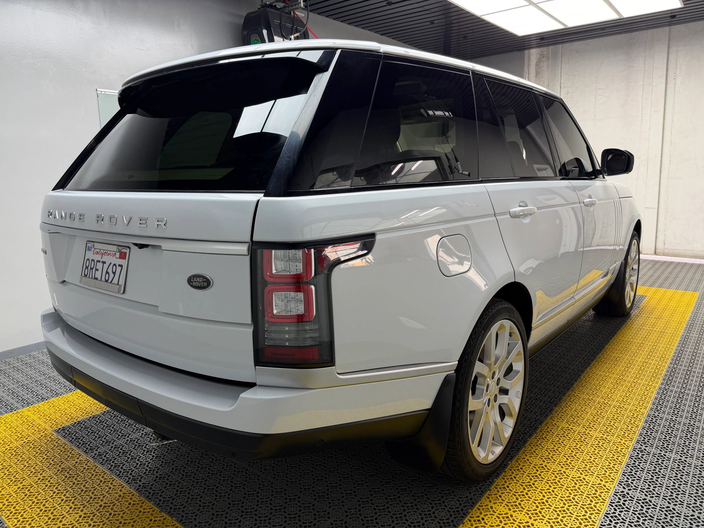 Used 2017 Land Rover Range Rover HSE image 7