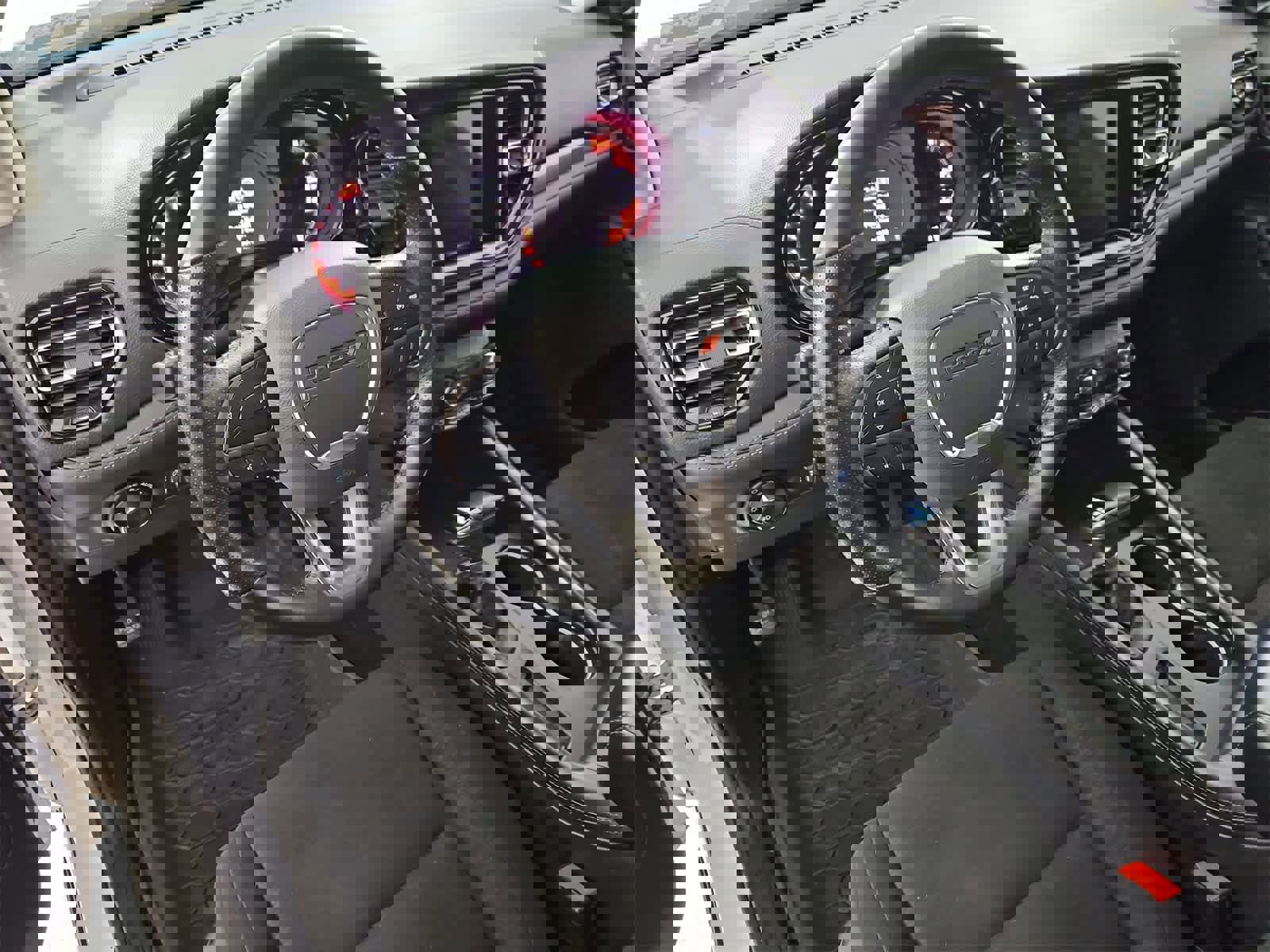 Used 2021 Dodge Durango SXT image 2