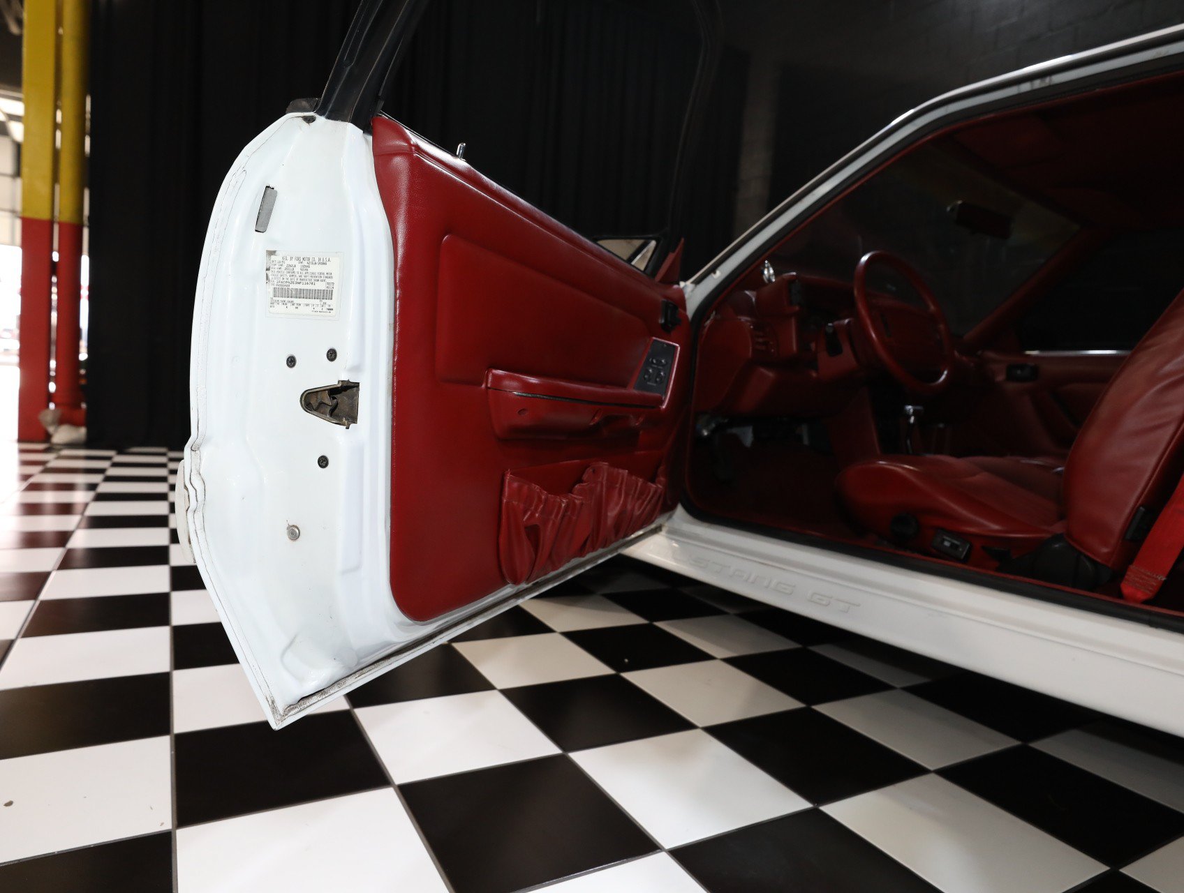 Used 1992 Ford Mustang GT RWD image 48