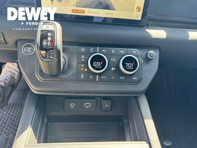 Used 2024 Land Rover Defender 110 X-Dynamic SE AWD/4WD image 21