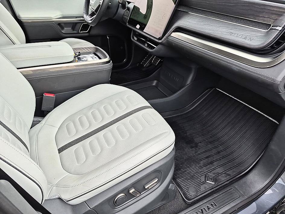 Used 2023 Rivian R1S Launch Edition Quad AWD/4WD image 34