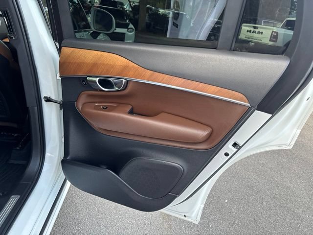 Used 2021 Volvo XC90 T6 Momentum w/ Advanced Package AWD/4WD image 32