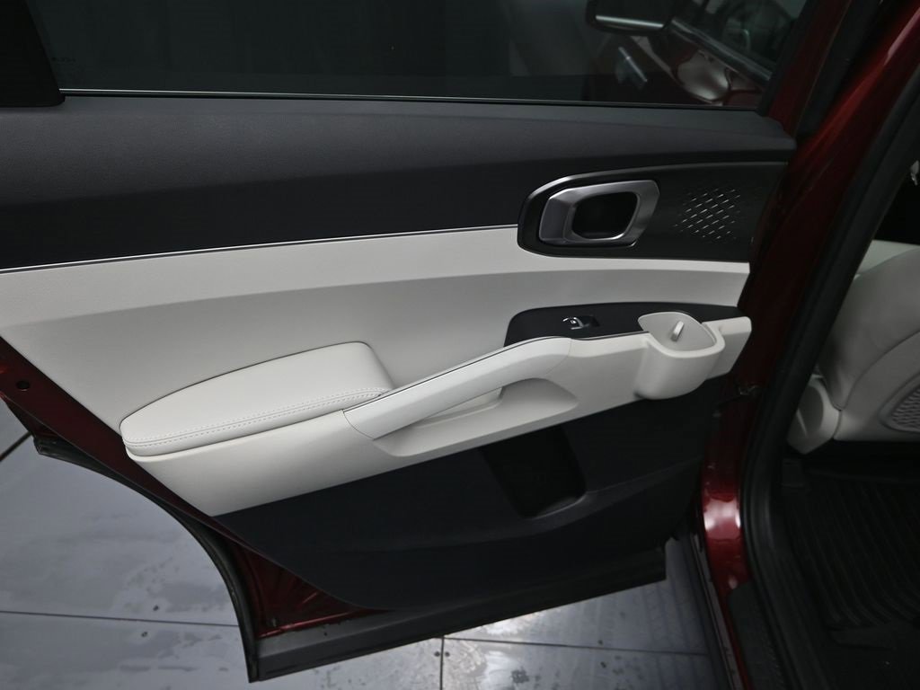Certified 2025 Kia Sorento EX image 29