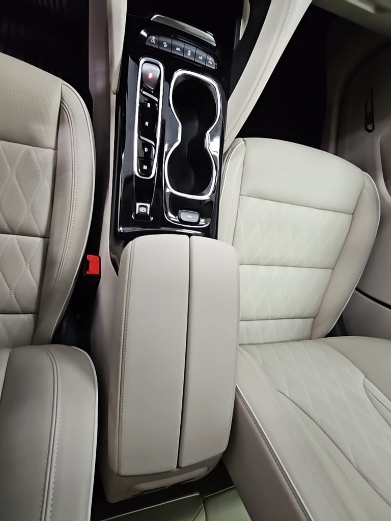 Used 2023 Buick Envision Avenir image 23
