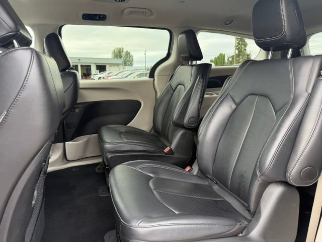 Used 2024 Chrysler Pacifica Limited FWD image 17