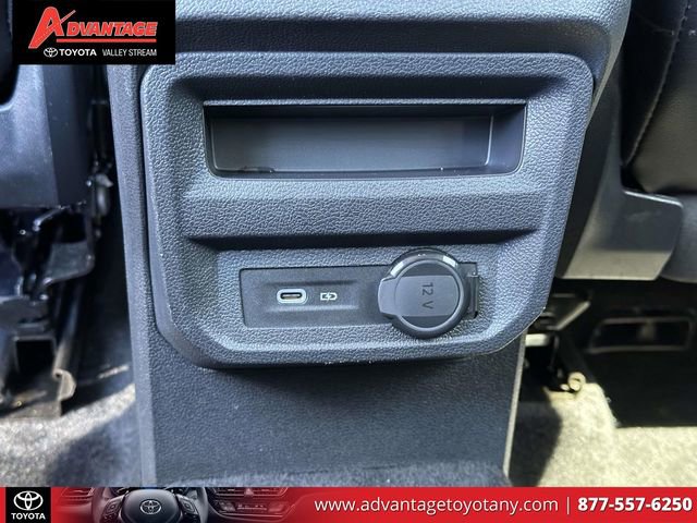 Used 2024 Volkswagen Tiguan SE image 14