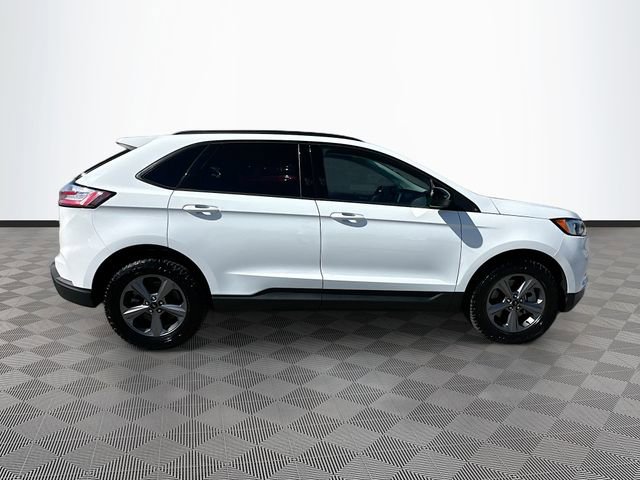 Used 2024 Ford Edge SEL w/ Sport Appearance Package image 4