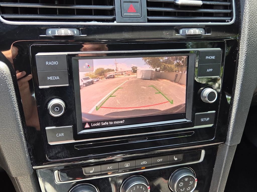 Used 2018 Volkswagen Golf 4-Door image 23