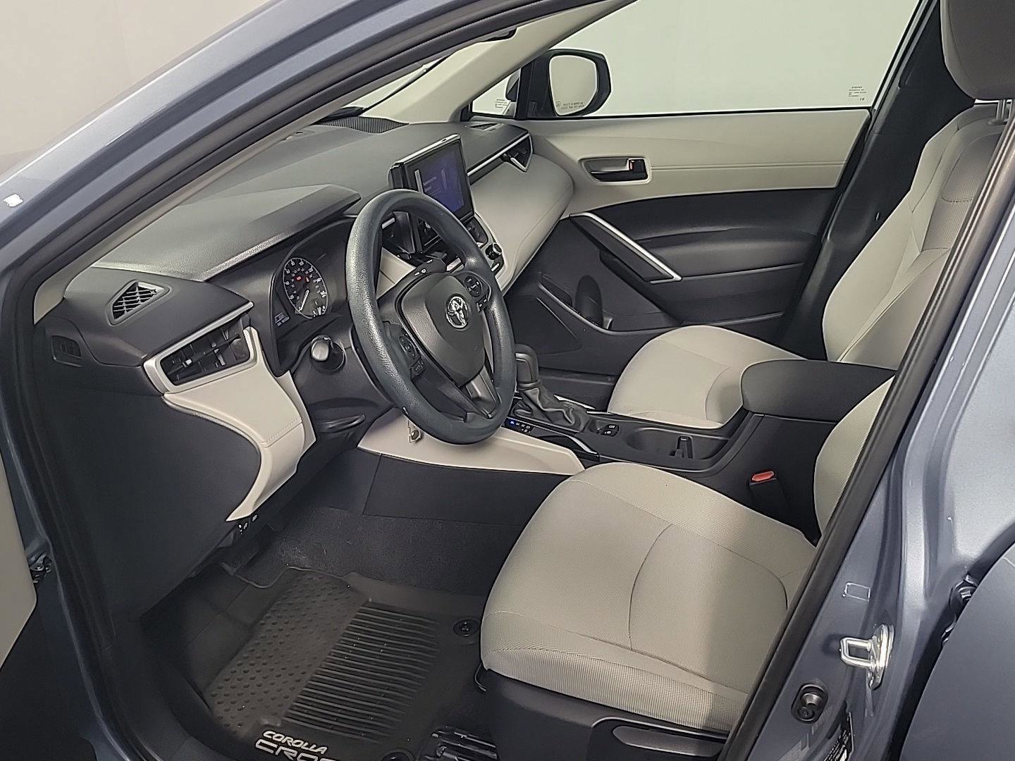 Used 2024 Toyota Corolla Cross L image 17