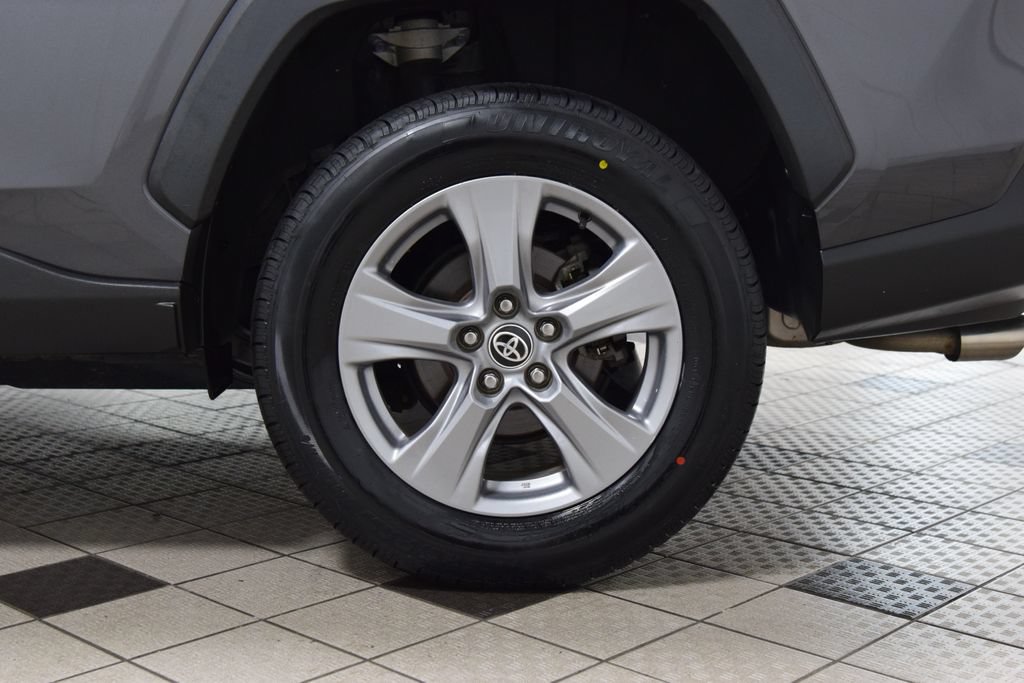 Used 2022 Toyota RAV4 XLE FWD image 23