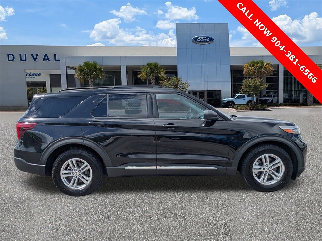Used 2022 Ford Explorer XLT image 2