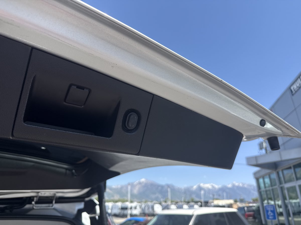Used 2015 Cadillac Escalade Premium AWD/4WD image 19