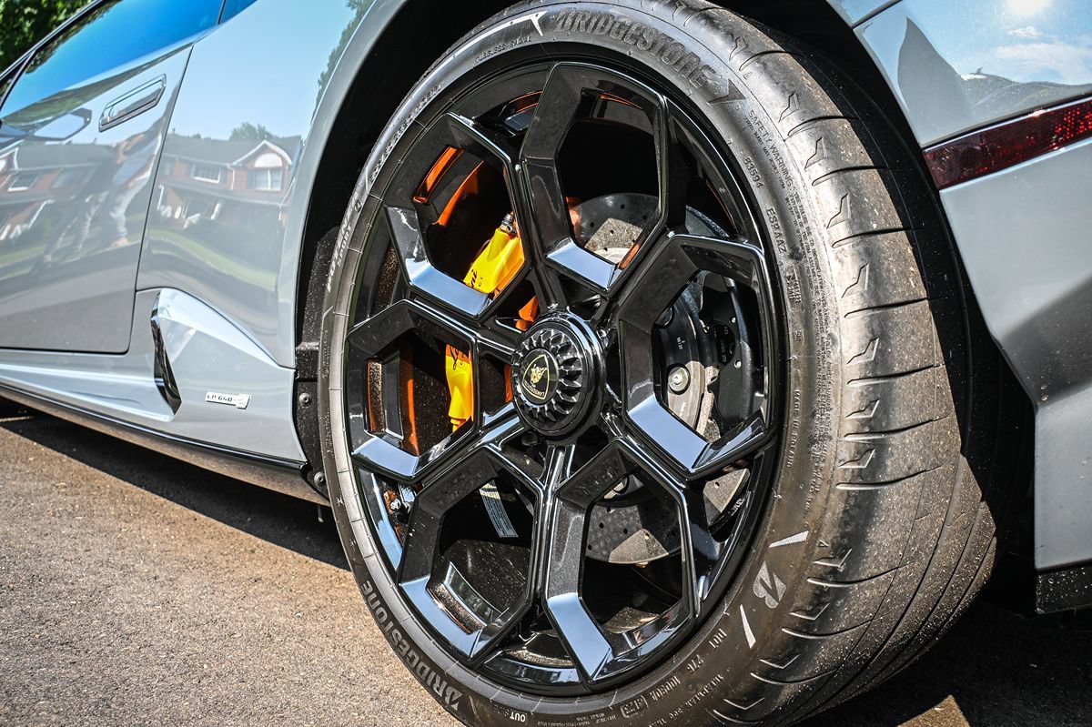 Used 2024 Lamborghini Huracan Tecnica RWD image 32