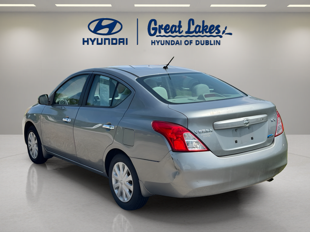 Used 2012 Nissan Versa SV FWD image 3