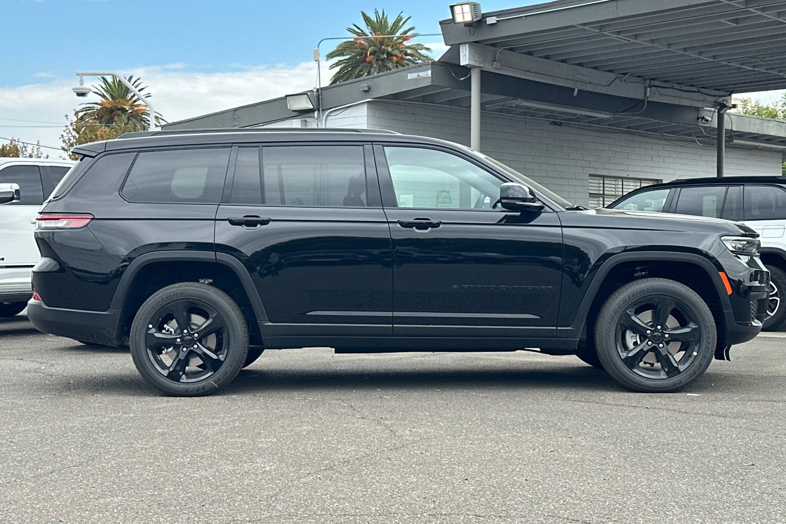New 2025 Jeep Grand Cherokee L Altitude image 2
