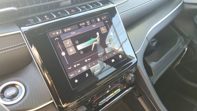 Certified 2024 Jeep Grand Cherokee L Altitude image 12