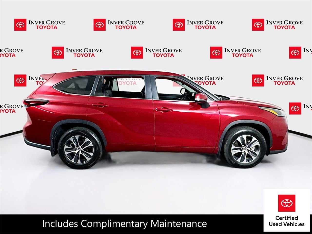 Certified 2025 Toyota Highlander XLE image 5